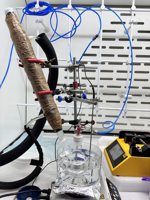 (a)	Reagent-free chemical synthesis